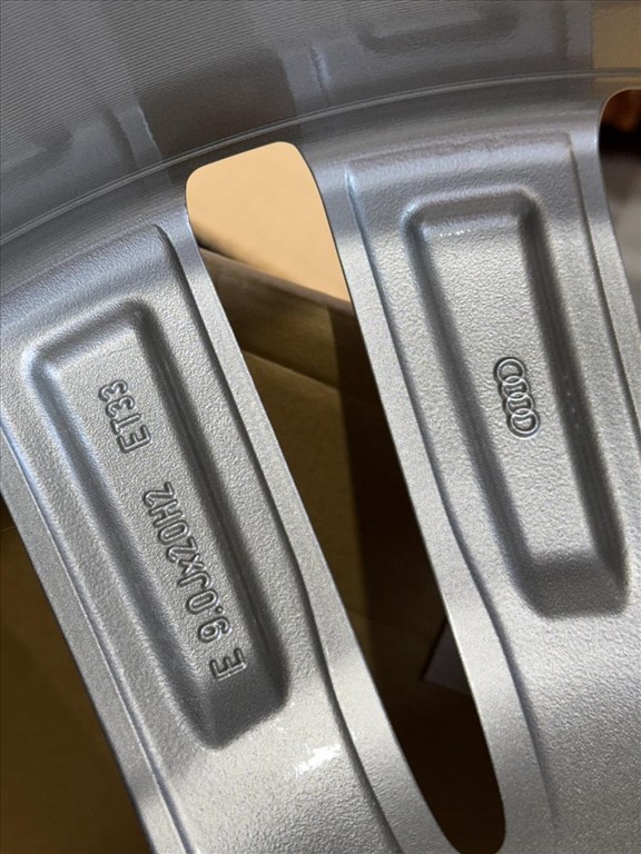 R20 Original Audi 9J ET33 - 4m0 601 025H 4M0601025H 2DB ALUFELNI FELNI 10. kép