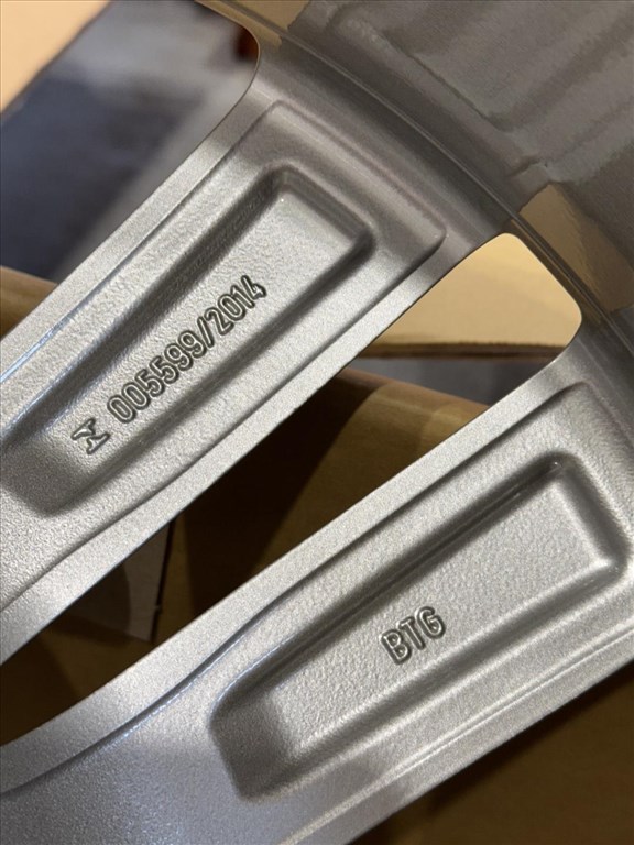 R20 Original Audi 9J ET33 - 4m0 601 025H 4M0601025H 2DB ALUFELNI FELNI 11. kép