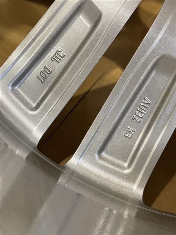 R20 Original Audi 9J ET33 - 4m0 601 025H 4M0601025H 2DB ALUFELNI FELNI 13. kép