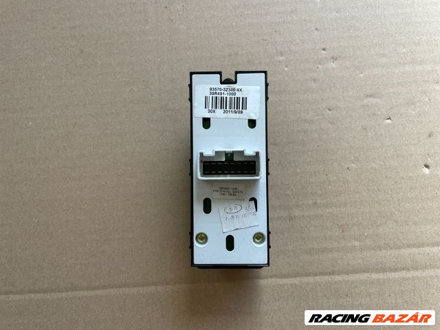 Hyundai i40cw 1.7 CRDi bal első ablakemelő kapcsoló  935703z300 3. kép