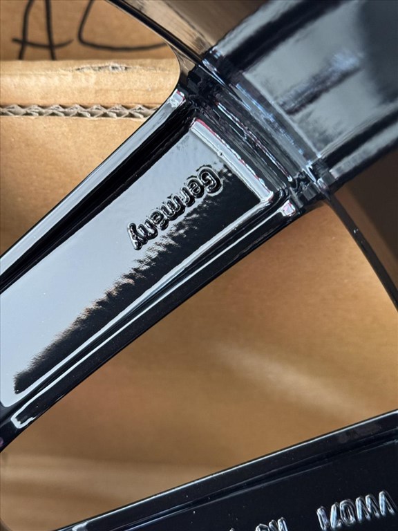 R17 Original Volkswagen 7.5J ET47 3AA 601 025AD 3AA601025AD 3db felni 4. kép