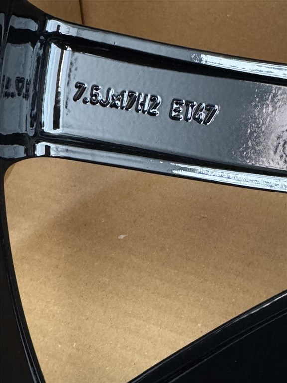 R17 Original Volkswagen 7.5J ET47 3AA 601 025AD 3AA601025AD 3db felni 5. kép