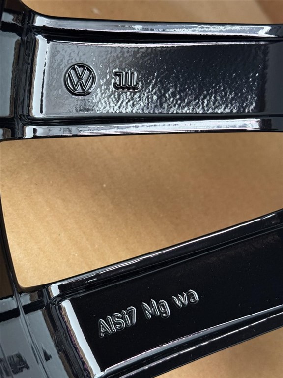 R17 Original Volkswagen 7.5J ET47 3AA 601 025AD 3AA601025AD 3db felni 7. kép