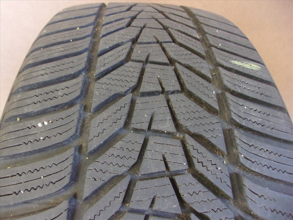 Hankook Winter I*Cept evo 3 XL W330 téli 255/40 R20 101 W TL 2023 2. kép