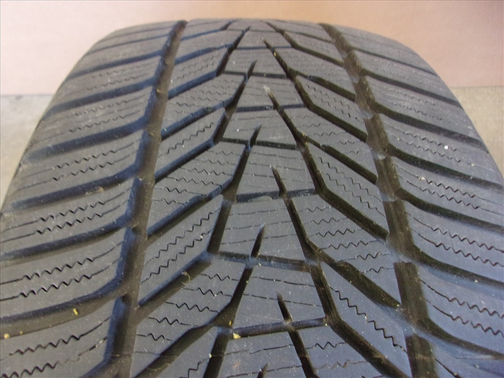 Hankook Winter I*Cept evo 3 XL W330 téli 255/40 R20 101 W TL 2023 3. kép