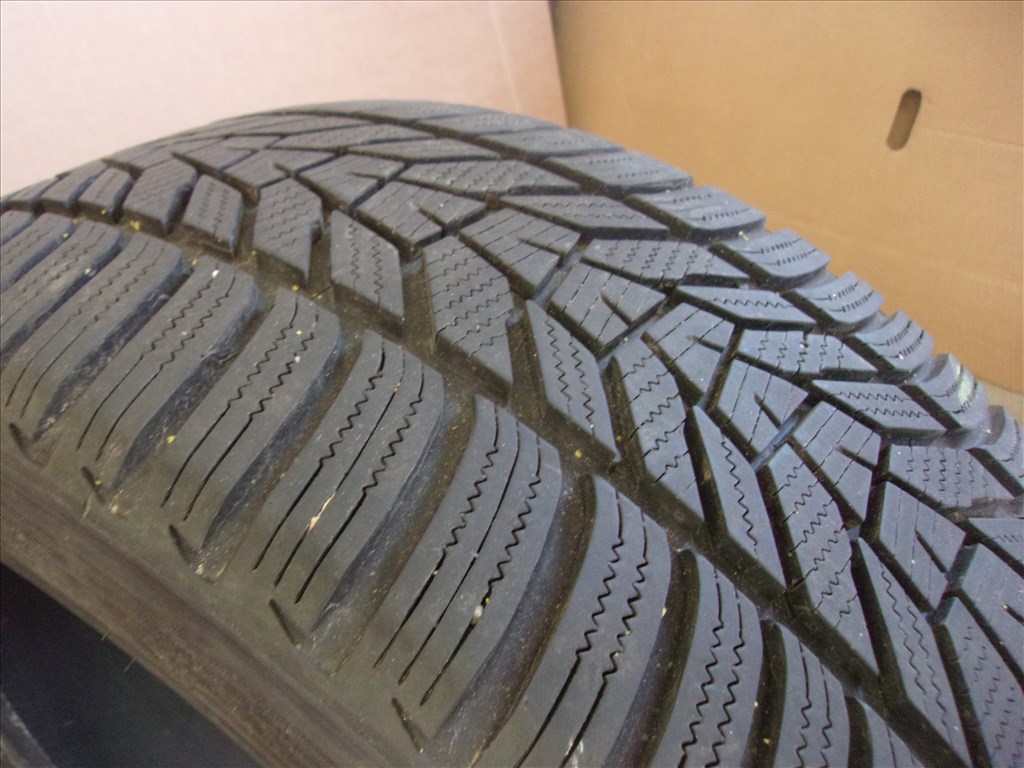 Hankook Winter I*Cept evo 3 XL W330 téli 255/40 R20 101 W TL 2023 4. kép