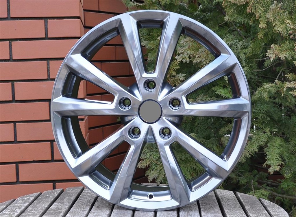 R558 HB ALUFELNI 18" 5x130 AUDI Q7 ET57 2. kép