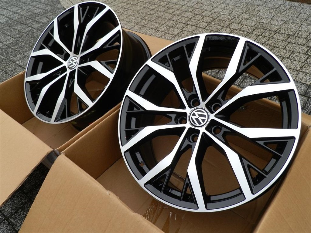713 MB ALUFELNI 17 5x112 VW GOLF V VI VII PASSAT ET42 . 3. kép