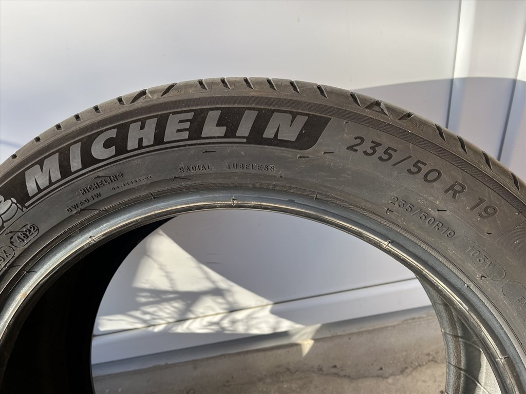  235/5019" használt Michelin nyári gumi gumi 2. kép