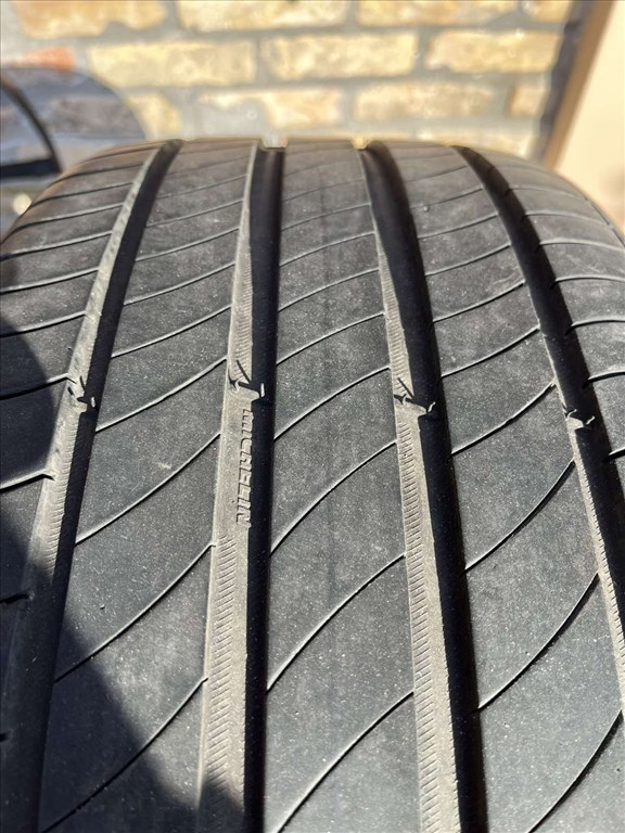  235/5019" használt Michelin nyári gumi gumi 3. kép