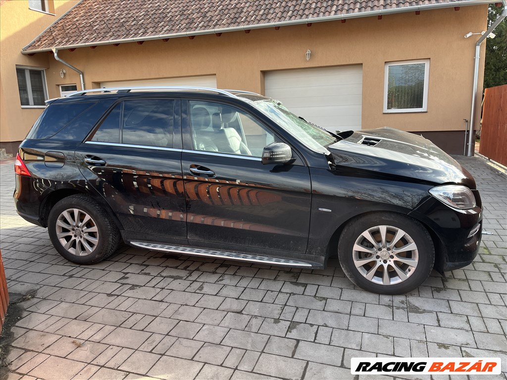 Mercedes ML-osztály (W166) bontott alkatrészei 1. kép