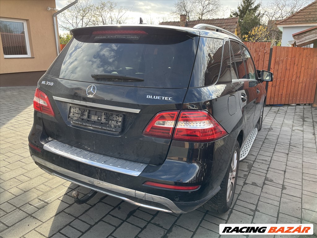 Mercedes ML-osztály (W166) bontott alkatrészei 2. kép