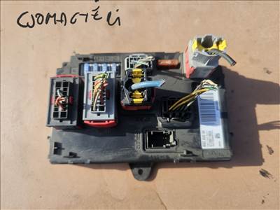 Peugeot 407 Csomagtéri biztosíték tábla 