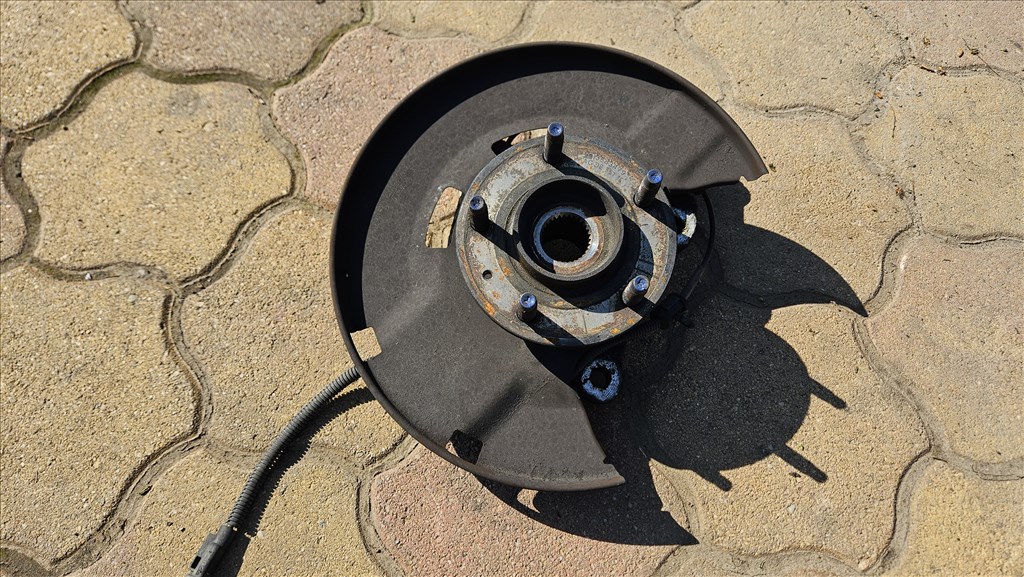 Opel Astra J Csonkállvány jobb és bal oldali 3. kép