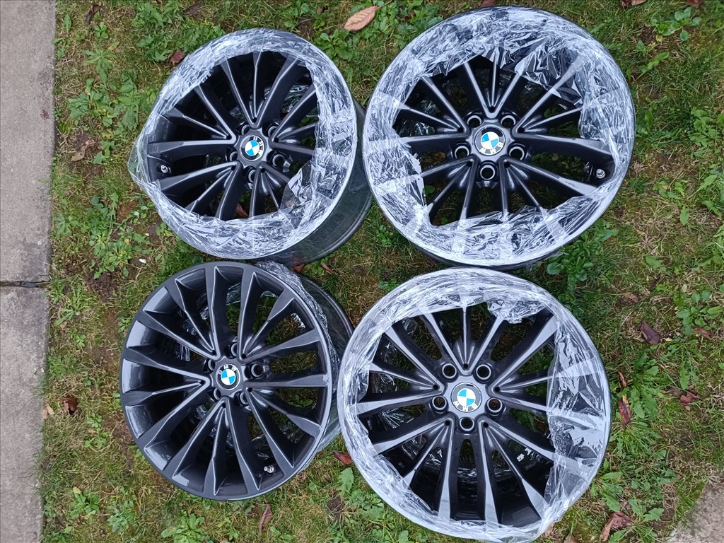  5x112 lyukosztású 8JJ 18" újszerű (gyári felni) alufelni 2. kép