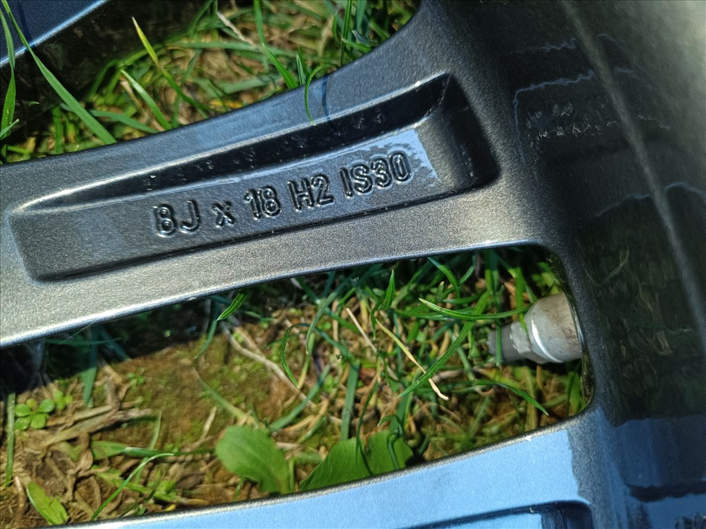  5x112 lyukosztású 8JJ 18" újszerű (gyári felni) alufelni 3. kép