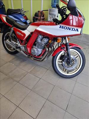 Honda CB 900 F2 BoldOr SC01 motorkerékpár eladó.