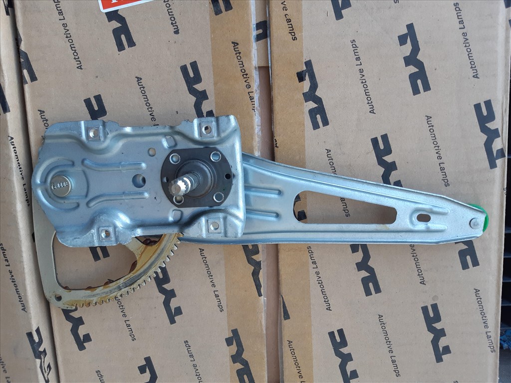 Toyota Yaris (XP90) jobb hátsó manuális ablakemelő 698040d010 2. kép