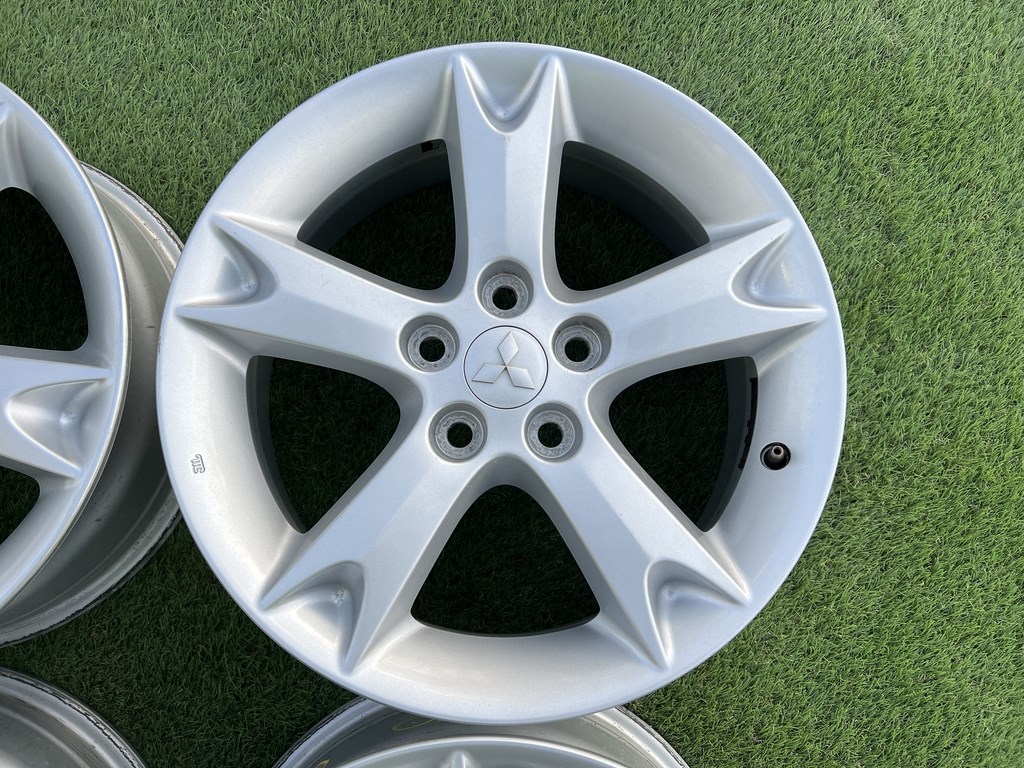 5x114.3 17" Mitsubishi gyári alufelni 7Jx17h2 ET46 4. kép