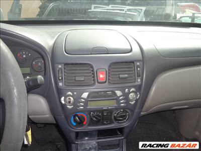 Nissan Almera II középkonzol 