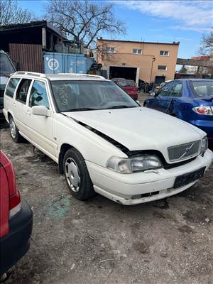 Volvo V70 bontott alkatrészei