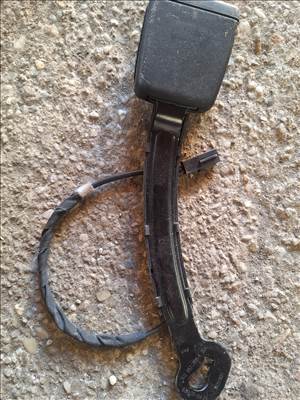 Volkswagen Passat B8 3g0 857 755 F bal első övcsat