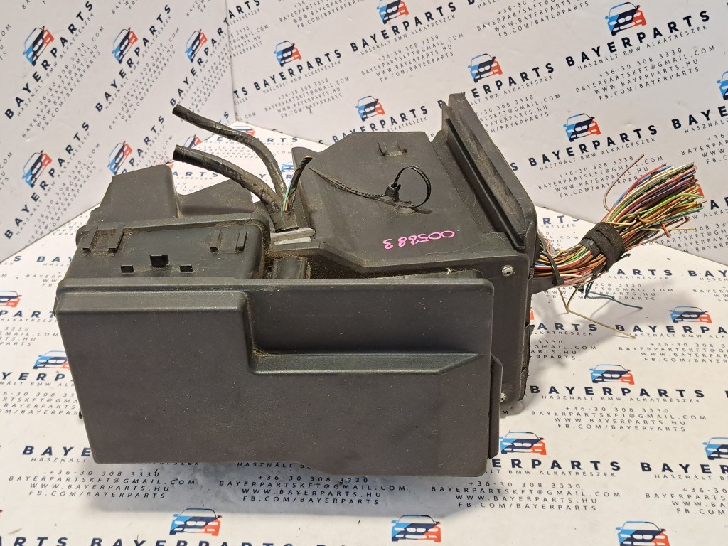 BMW E36 biztosítéktábla biztosíték tábla 1. kép