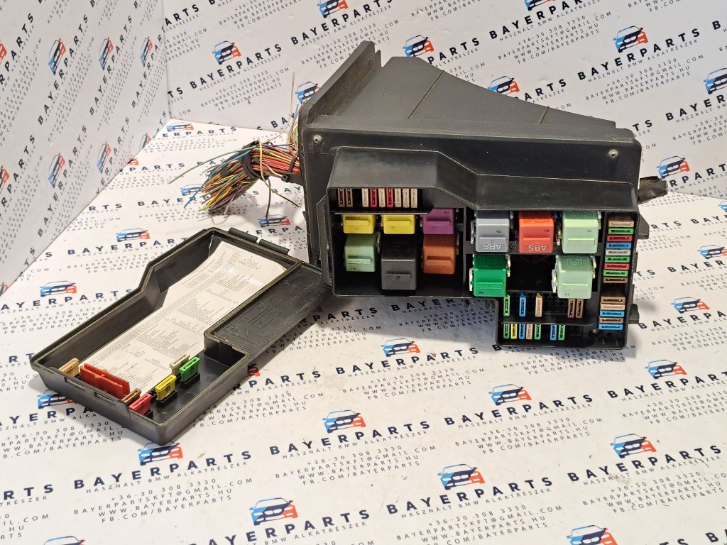 BMW E36 biztosítéktábla biztosíték tábla 2. kép