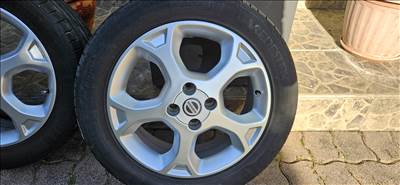  4x100 lyukosztású 16" használt alufelni, rajta 205/50 eldobós Pirelli gumi 