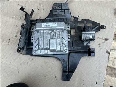 Renault Master III motorvezérlő relével és konzollal 237104550s