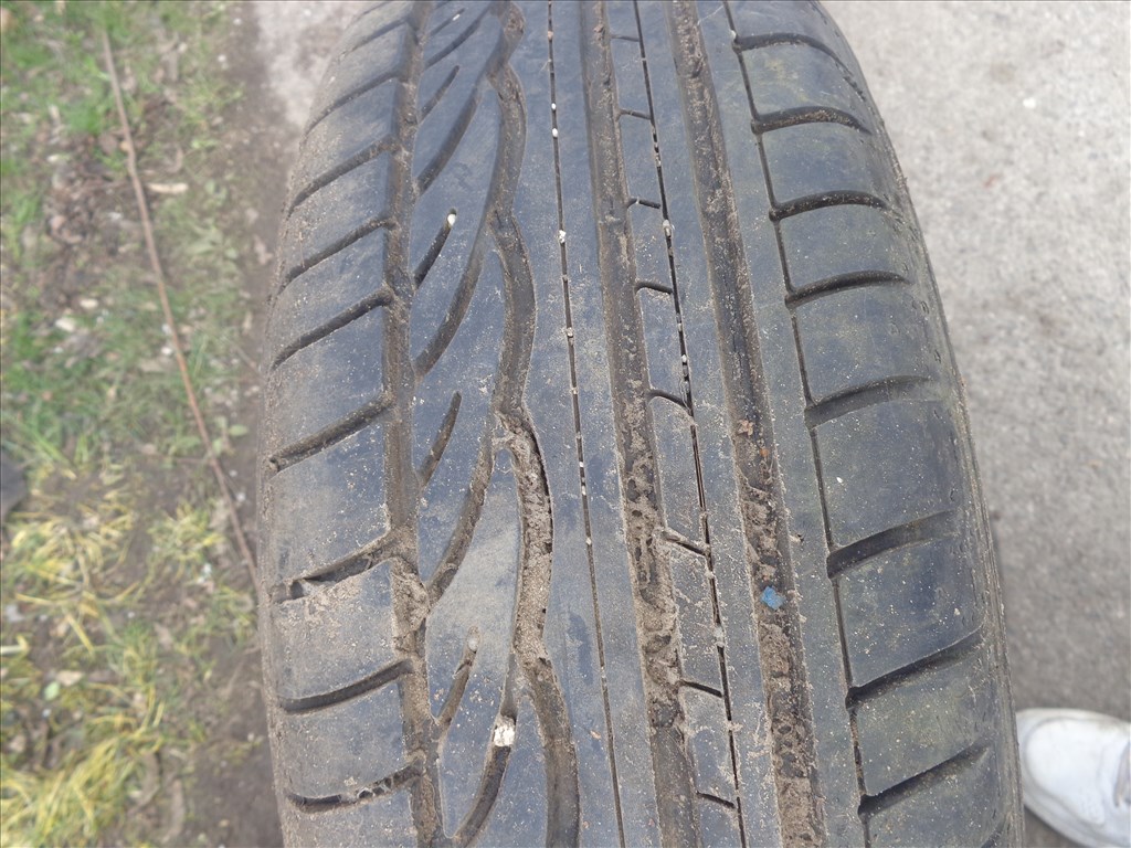 Mercedes-Benz W169-re való 185/65 R15" használt Dunlop gumi lemezfelnivel. 1. kép