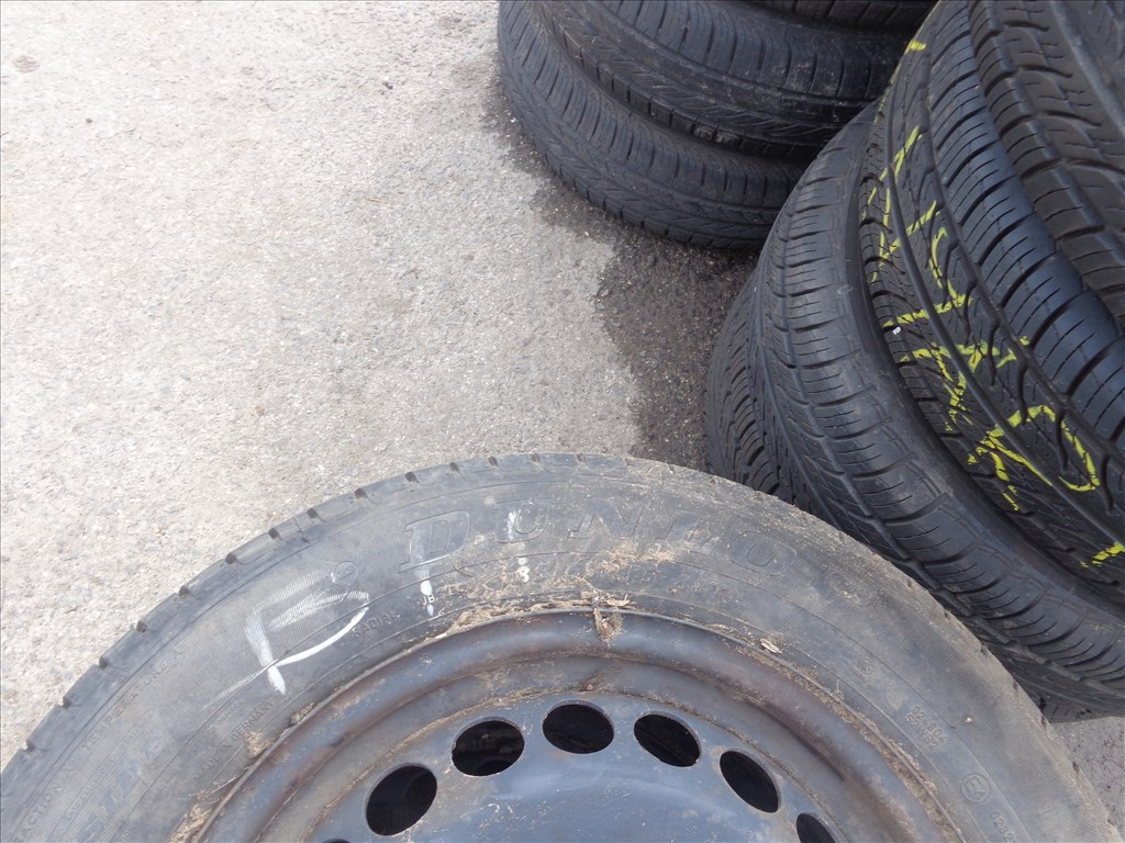 Mercedes-Benz W169-re való 185/65 R15" használt Dunlop gumi lemezfelnivel. 2. kép