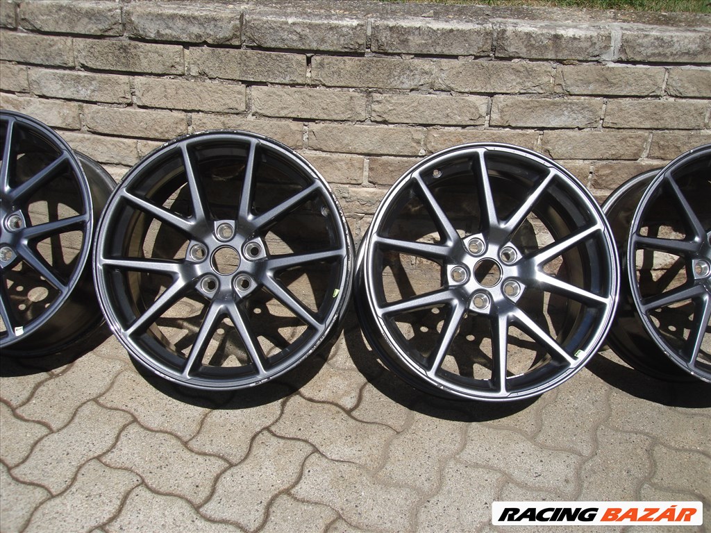 Tesla Model 3 18-as Alukerék 1044261-00-A 18X8,5Jx ET40 2. kép