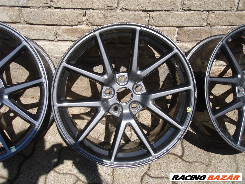 Tesla Model 3 18-as Alukerék 1044261-00-A 18X8,5Jx ET40 3. kép