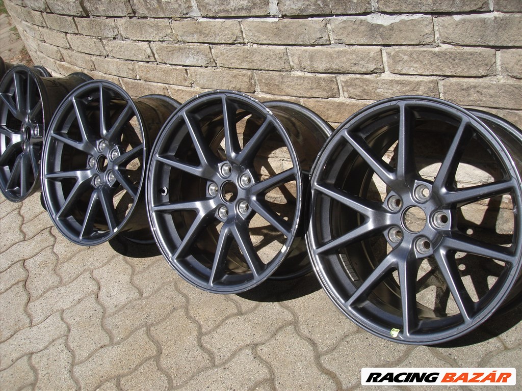 Tesla Model 3 18-as Alukerék 1044261-00-A 18X8,5Jx ET40 4. kép