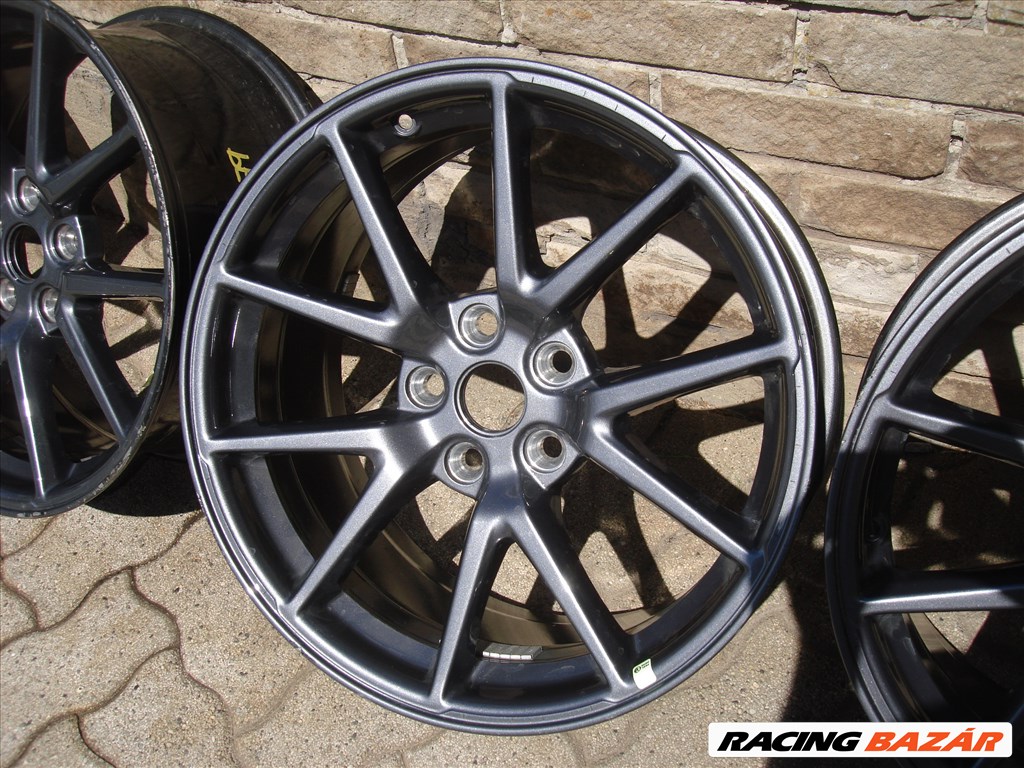 Tesla Model 3 18-as Alukerék 1044261-00-A 18X8,5Jx ET40 5. kép