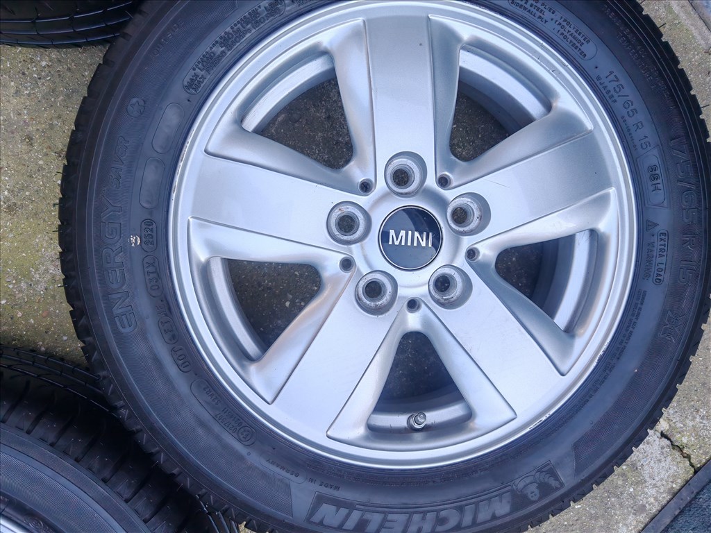  5x112 lyukosztású 15" újszerű alufelni, rajta 175/65 újszerű nyári gumi gumi  3. kép