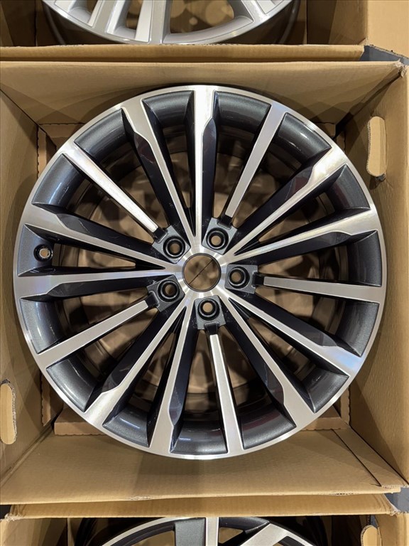 R19 Original skoda 8J ET44 - 3V0 601 025AM 3V0601025AM 2db alufelni  2. kép