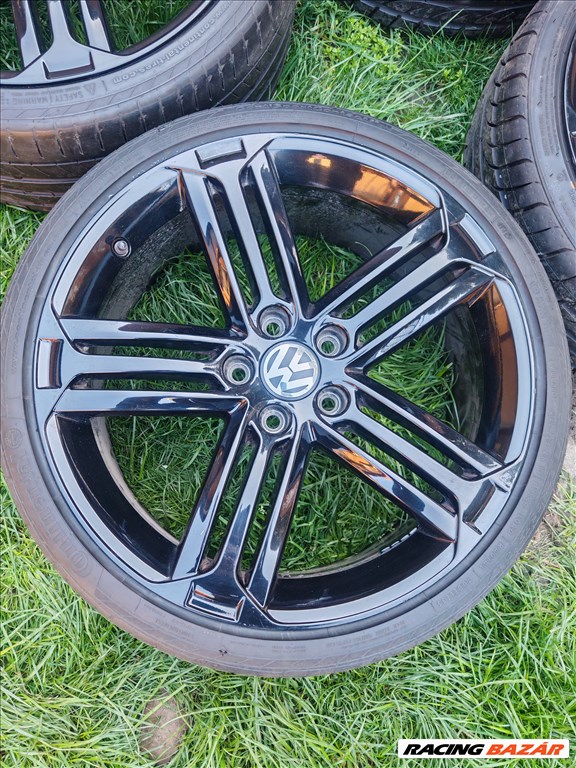 5x112 lyukosztású 19" újszerű (gyári felni) alufelni, rajta 215/35 újszerű 1. kép