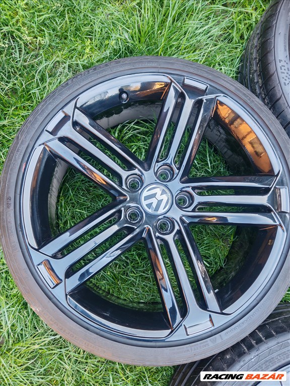  5x112 lyukosztású 19" újszerű (gyári felni) alufelni, rajta 215/35 újszerű 2. kép