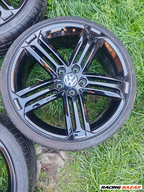  5x112 lyukosztású 19" újszerű (gyári felni) alufelni, rajta 215/35 újszerű 4. kép