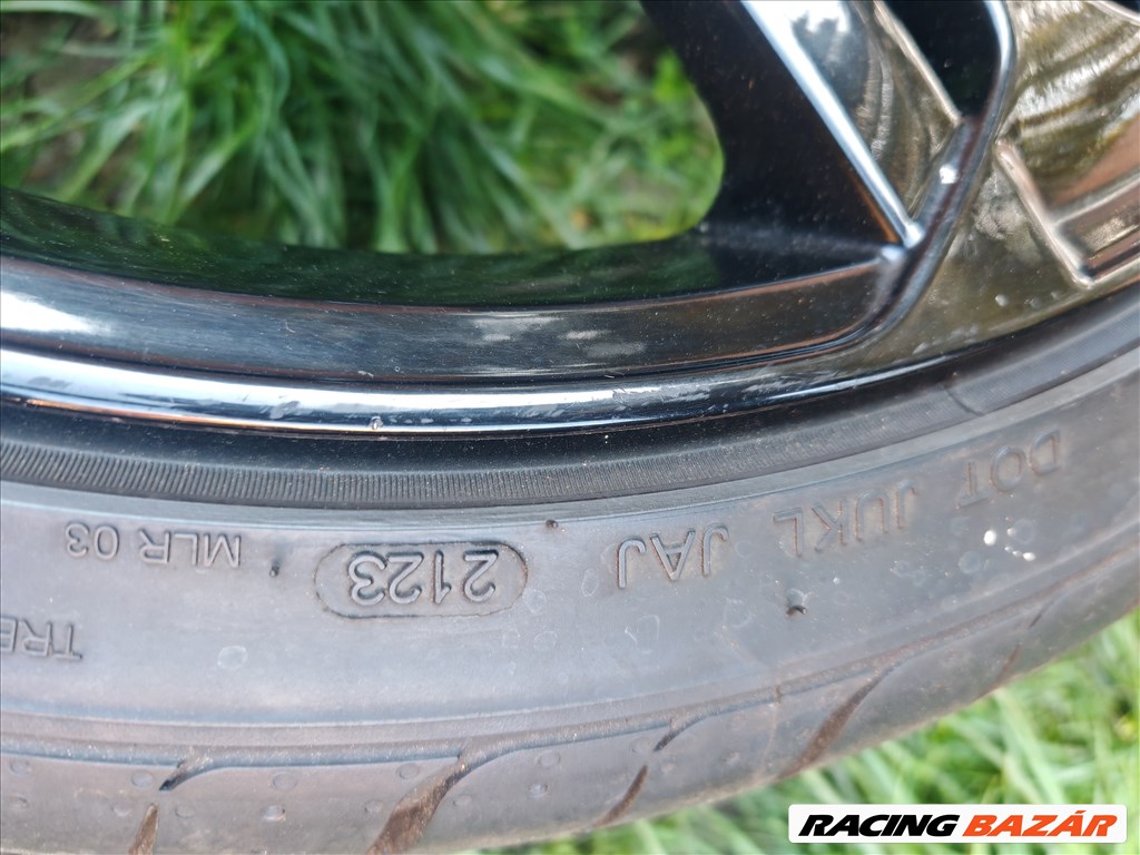  5x112 lyukosztású 19" újszerű (gyári felni) alufelni, rajta 215/35 újszerű 8. kép
