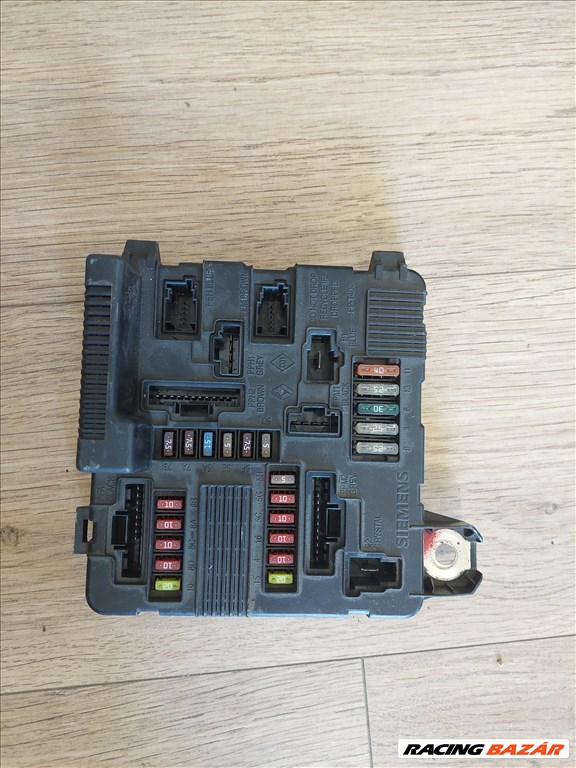 Renault Scénic II, Renault Mégane II motortéri biztosítéktábla N2 1. kép