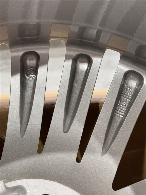 R19 Original Skoda 8J ET44 3V0 601 025G 3V0601025G 1DB ALUFELNI FELNI 2. kép