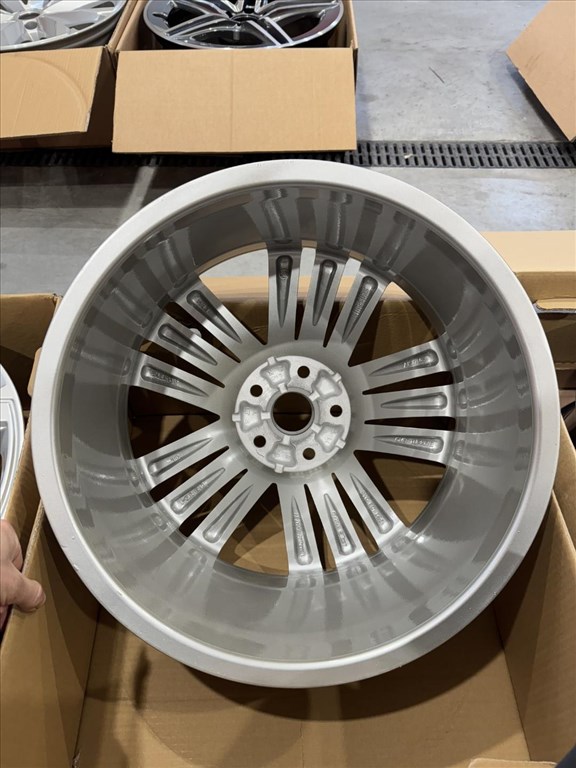 R19 Original Skoda 8J ET44 3V0 601 025G 3V0601025G 1DB ALUFELNI FELNI 7. kép