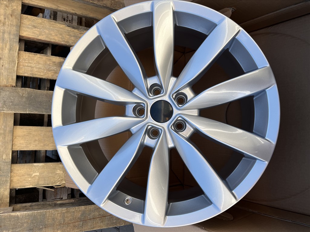 392-01 S ALUFELNI 19" 5x112 VW PASSAT GOLF V VI VII TOURAN . 1. kép