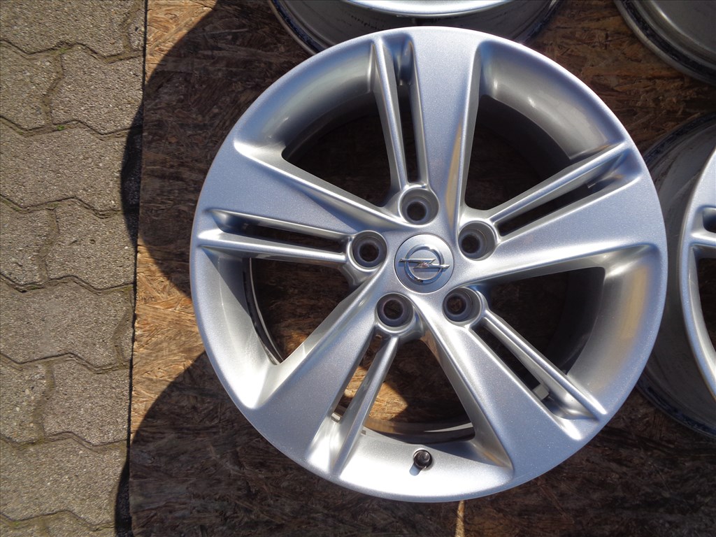 Opel gyári alufelni 17-es, 5×115-ös osztó szenzorral szép állapotban eladó. 4. kép