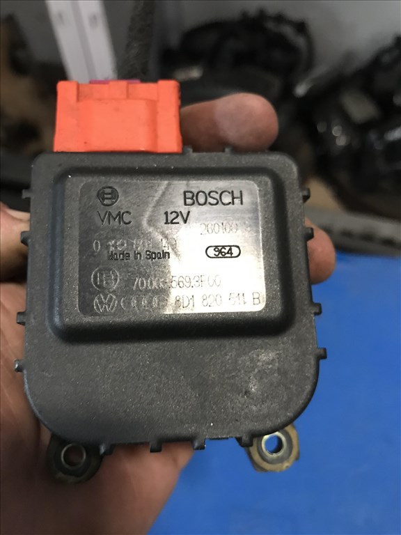 Audi A4 (B5 - 8D) fűtés állító motor elem 8d1820511b 3. kép