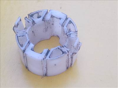 Opel Astra G sebességváltó kar aljára műanyag persely