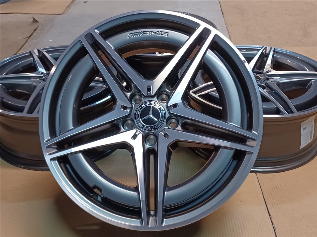 Új gyári Mercedes W293 Eqc AMG kétszéles alufelnik 7,5-8x19 ET32-34 4db 1. kép